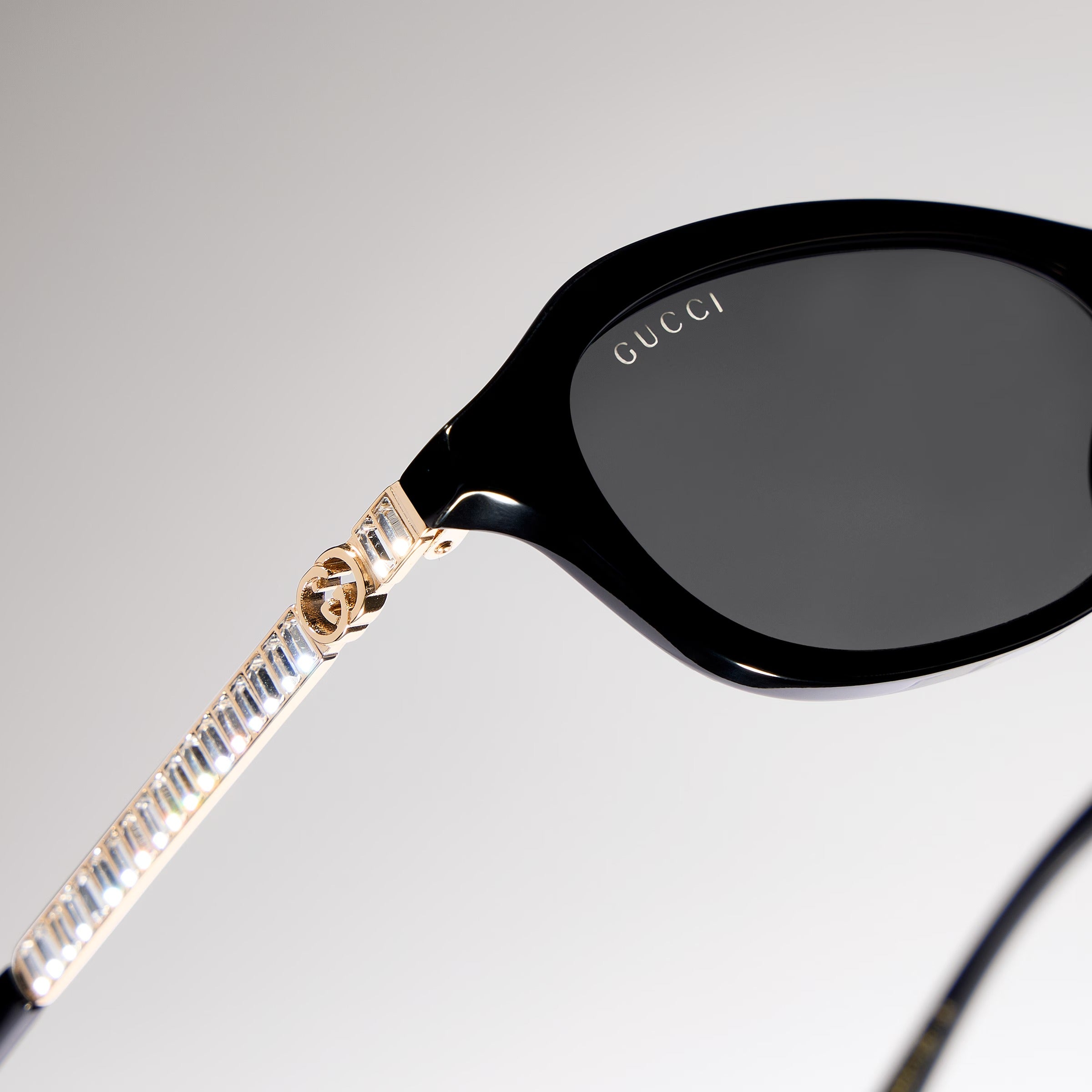 Gucci Women Oval Frame Natural Black sunglasses